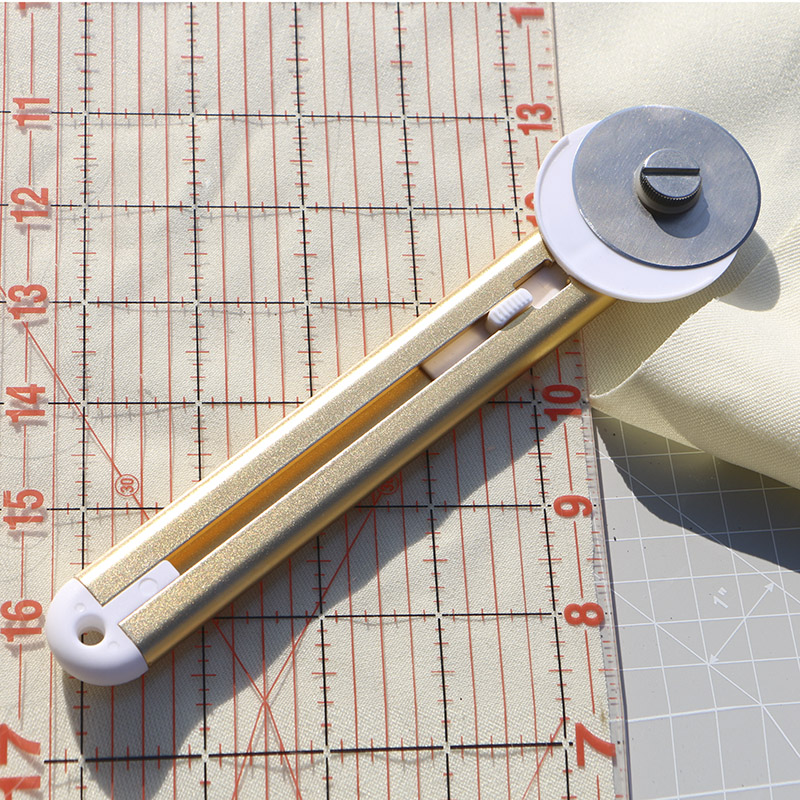 45mm布地ロータリーカッター パッチワークローラーホイール - Rotary Cutter For Fabric 45Mm のレビューと価格